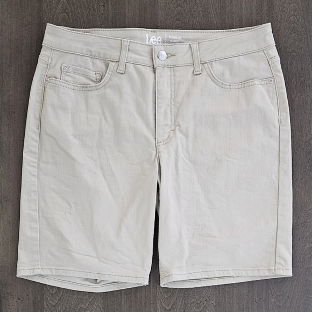 NEW Lee Women's Midrise Bermuda Biege Shorts